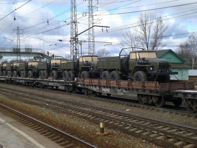 Новые Уралы на платформах.Кубинка.Март 2014 г. (9).JPG